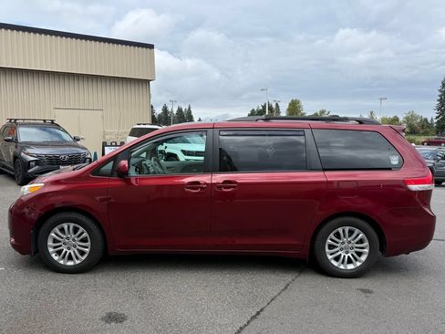 Used 2012 Toyota Sienna FWD image 4