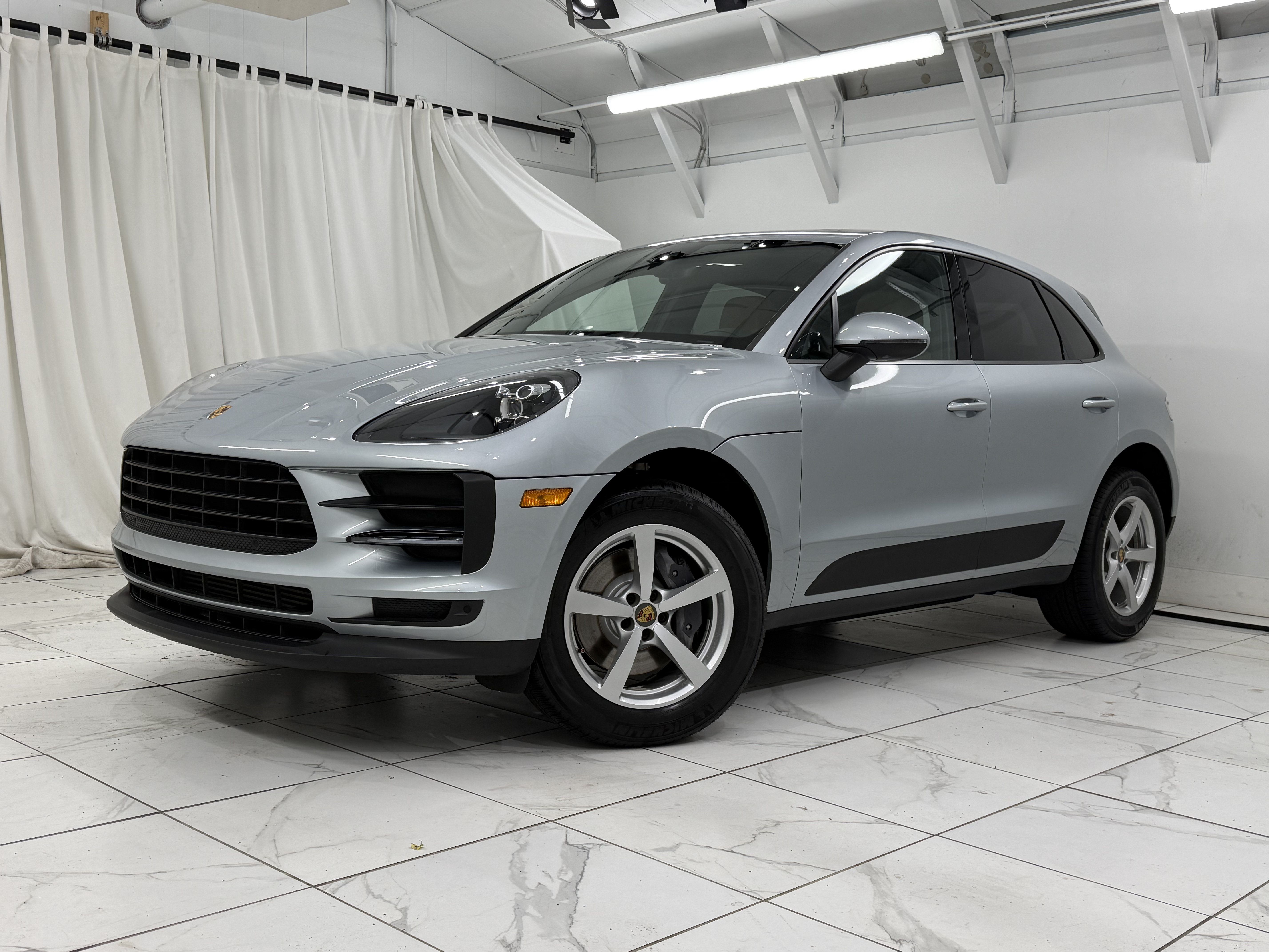 Certified 2021 Porsche Macan AWD/4WD image 1