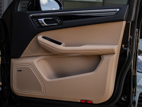 New 2026 Porsche Macan AWD/4WD image 38
