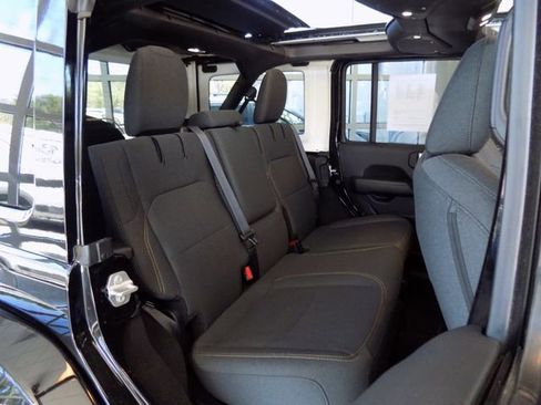 Certified 2025 Jeep Wrangler Unlimited Sahara w/ Safety Group AWD/4WD image 29