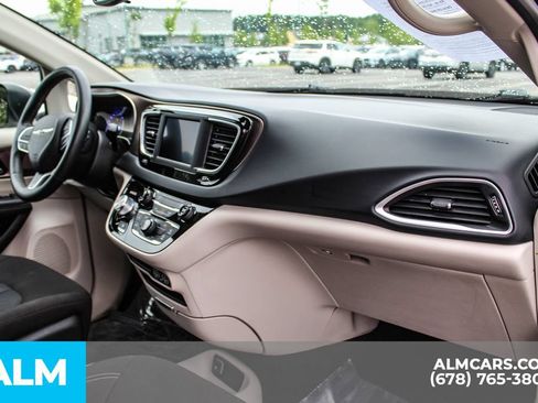 Used 2023 Chrysler Voyager LX FWD image 20