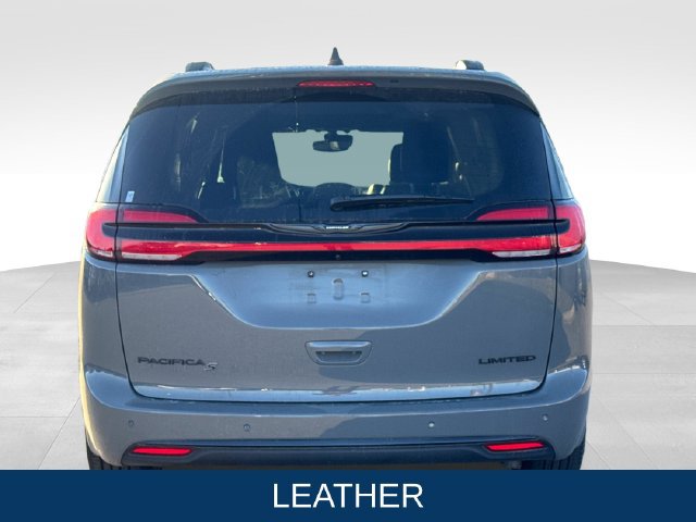 Used 2025 Chrysler Pacifica Limited FWD image 5