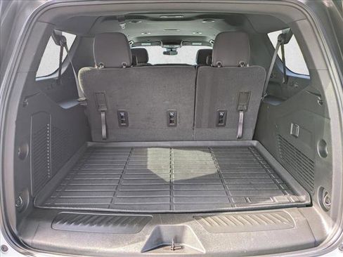 Used 2024 Chevrolet Suburban LS RWD image 5
