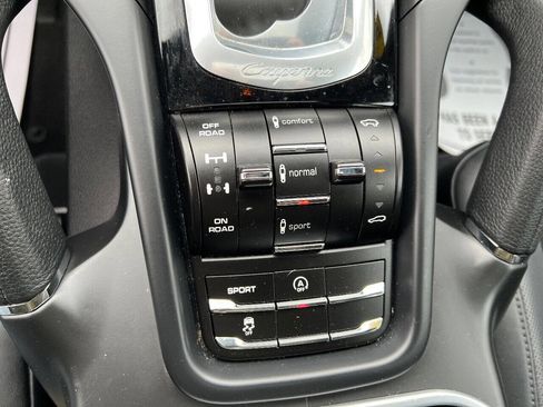 Used 2014 Porsche Cayenne S image 32