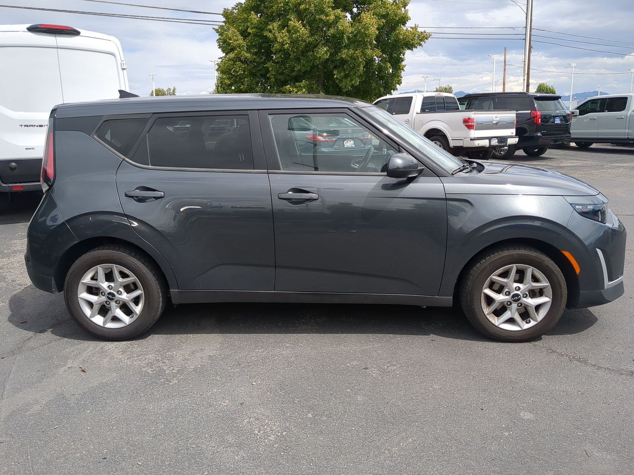 Used 2023 Kia Soul LX w/ Option Group 015 FWD image 2