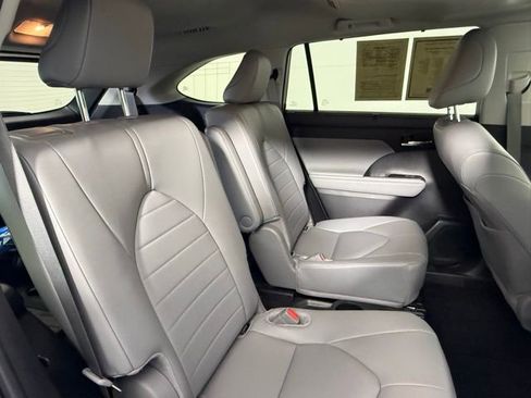 Used 2024 Toyota Highlander XLE image 45