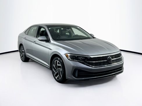 Used 2022 Volkswagen Jetta SEL image 3