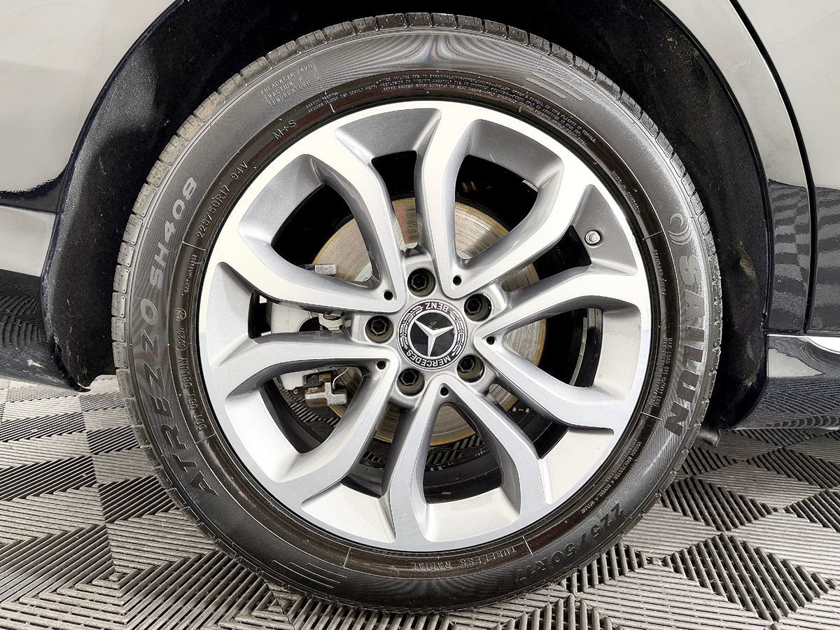 Used 2017 Mercedes-Benz C 300 4MATIC Sedan image 25