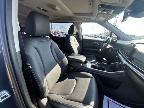 Certified 2025 Kia Carnival SX Prestige image 32