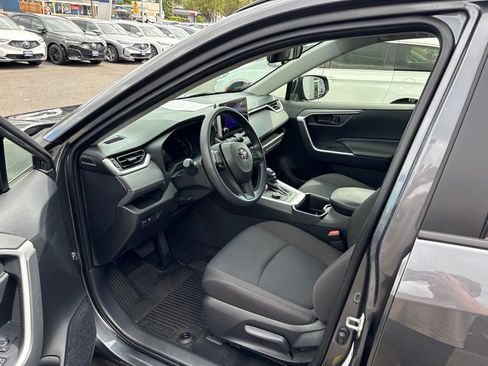 Used 2025 Toyota RAV4 LE AWD/4WD image 13