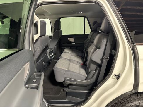Used 2025 Ford Expedition Active AWD/4WD image 5