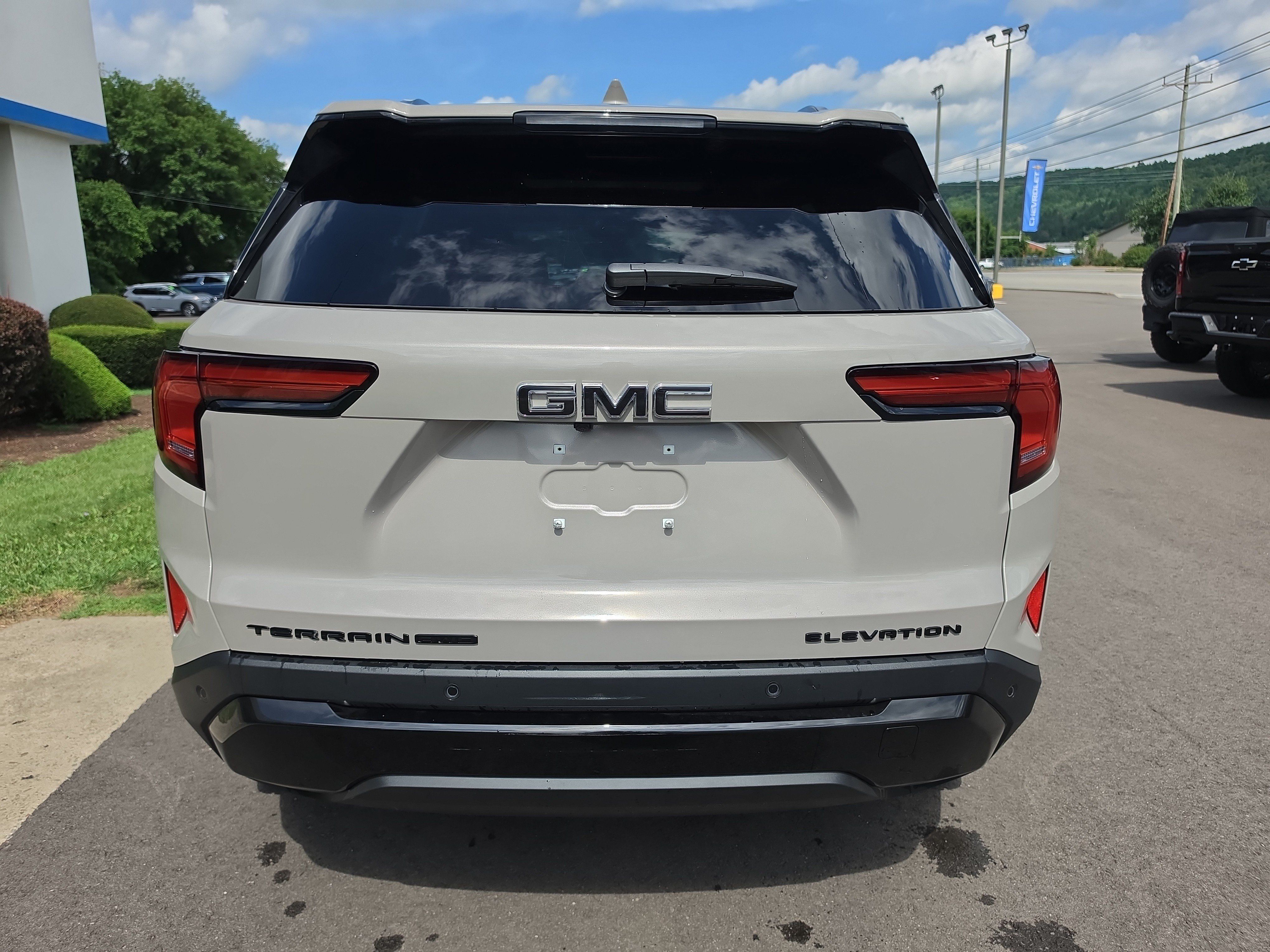 New 2027 GMC Terrain Elevation w/ Elevation Premium Package AWD/4WD image 4