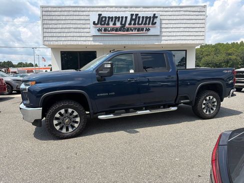 Used 2022 Chevrolet Silverado 2500 LT w/ Convenience Package AWD/4WD image 1