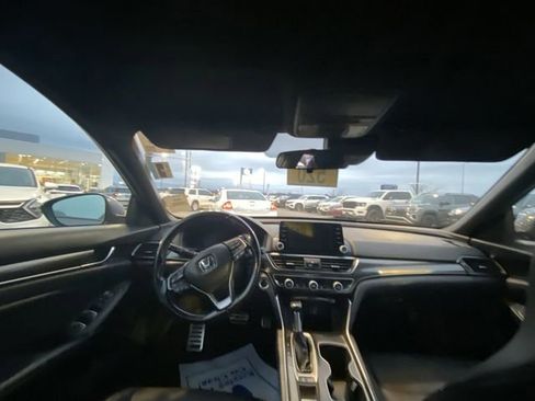 Used 2018 Honda Accord Sport image 5