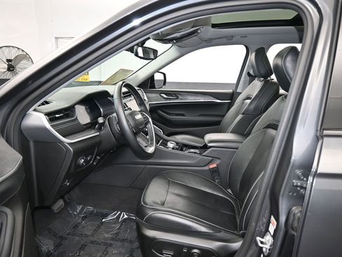 Used 2022 Jeep Grand Cherokee Limited image 12