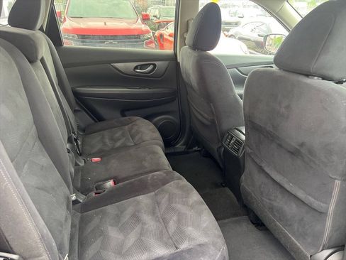 Used 2016 Nissan Rogue S w/ Appearance Package FWD image 9