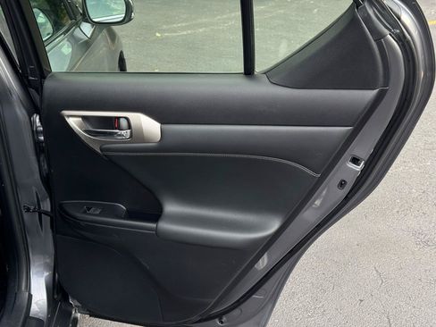 Used 2015 Lexus CT 200h w/ Navigation Package FWD image 18