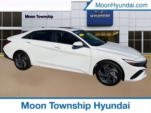 Certified 2025 Hyundai Elantra SEL FWD image 1