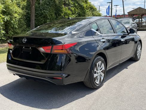 Used 2025 Nissan Altima 2.5 S FWD image 34
