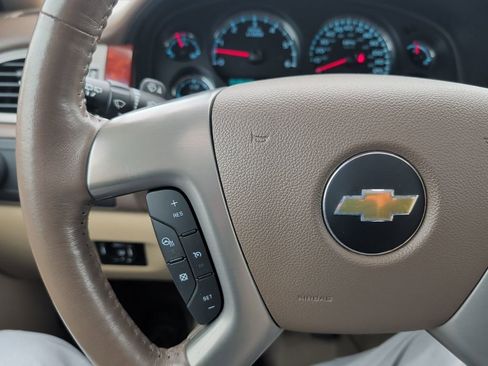 Used 2014 Chevrolet Suburban LTZ image 26