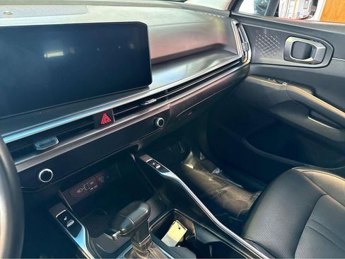 Used 2024 Kia Sorento S image 26