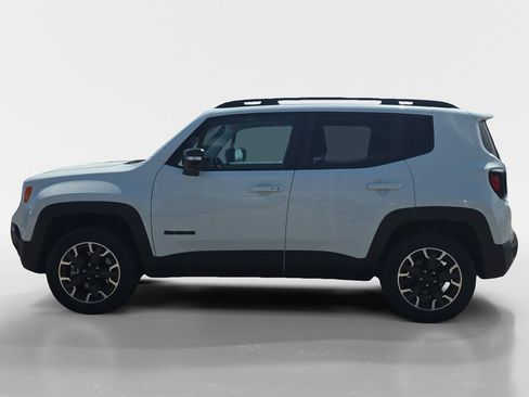 Used 2023 Jeep Renegade Latitude AWD/4WD image 2