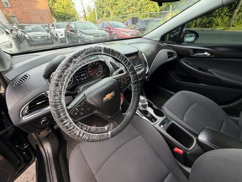 Used 2019 Chevrolet Cruze LT FWD image 24