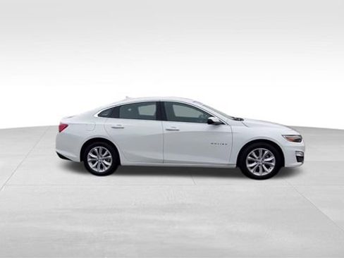 Used 2025 Chevrolet Malibu LT image 9