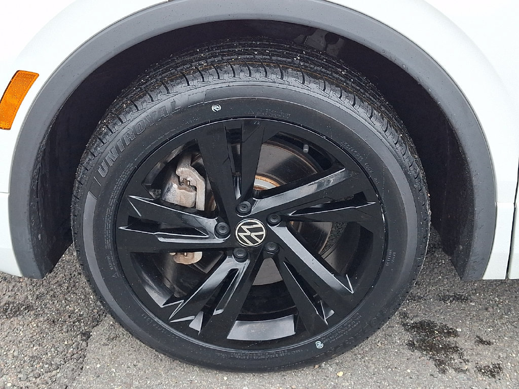 Used 2023 Volkswagen Tiguan SE R-Line AWD/4WD image 29