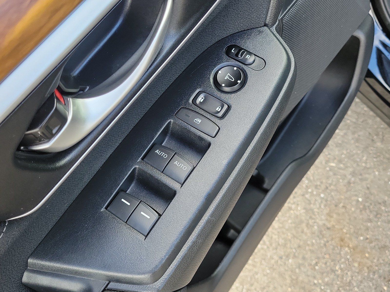 Used 2018 Honda CR-V EX image 14