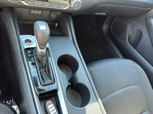 Used 2025 Nissan Altima 2.5 SV image 32