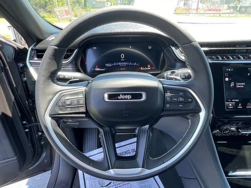 Used 2025 Jeep Grand Cherokee L Laredo w/ Luxury Tech Group I AWD/4WD image 15