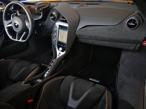 Used 2024 McLaren 750S Spider RWD image 10