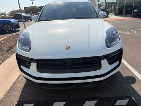 Used 2023 Porsche Macan AWD/4WD image 2