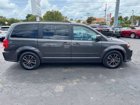 Used 2017 Dodge Grand Caravan GT FWD image 9