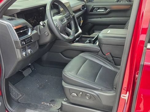 Used 2025 GMC Yukon XL Denali w/ Sun & Power Step Package AWD/4WD image 5