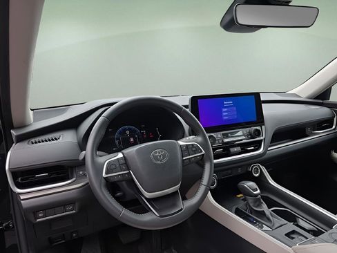 Used 2024 Toyota Grand Highlander XLE image 24