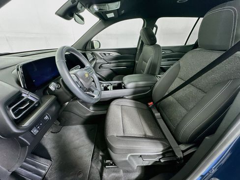 Used 2024 Chevrolet Traverse LS FWD image 13