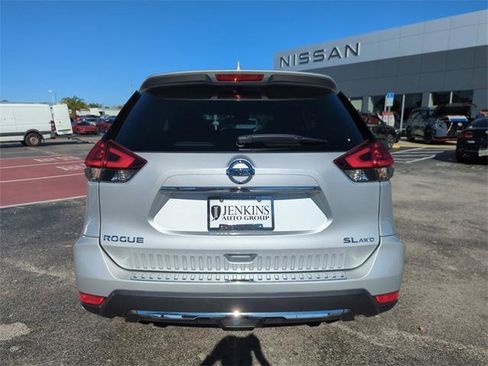 Certified 2018 Nissan Rogue SL w/ Premium Package image 5
