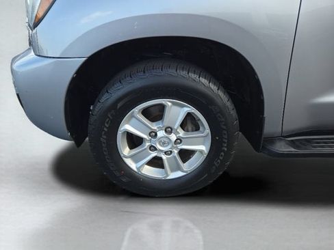Used 2019 Toyota Sequoia SR5 AWD/4WD image 40