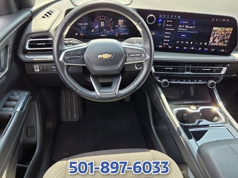 Used 2024 Chevrolet Traverse LT FWD image 11