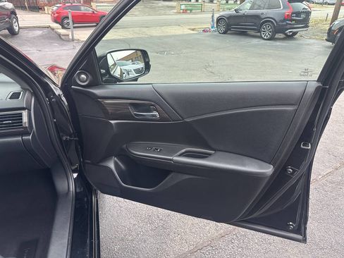 Used 2016 Honda Accord EX-L image 24