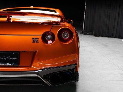 Used 2018 Nissan GT-R Premium image 30