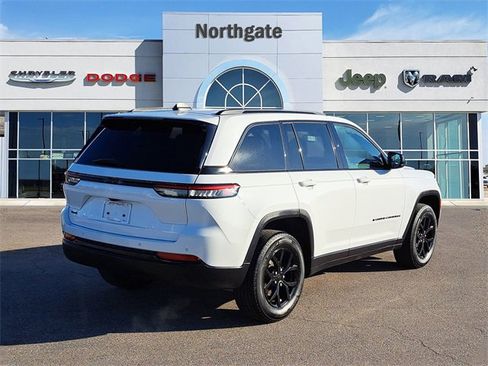 Used 2024 Jeep Grand Cherokee Altitude image 4