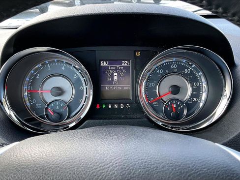 Used 2015 Chrysler Town & Country Touring-L w/ Driver Convenience Group image 11