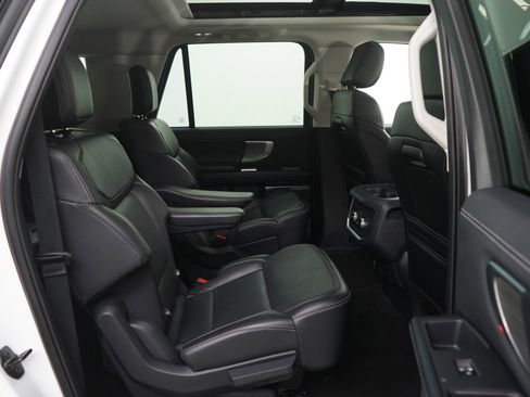 Used 2025 Ford Expedition Max Platinum AWD/4WD image 12