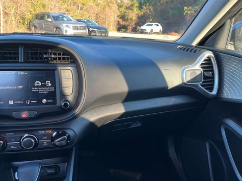 Used 2025 Kia Soul LX w/ LX Technology Package image 30