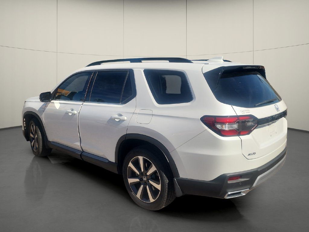 Used 2025 Honda Pilot Elite image 5