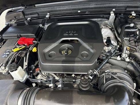 Used 2025 Jeep Wrangler Unlimited Sport AWD/4WD image 27