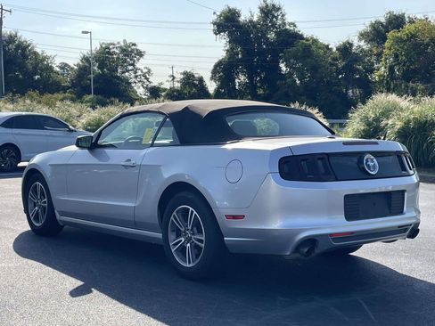 Used 2013 Ford Mustang Premium RWD image 5